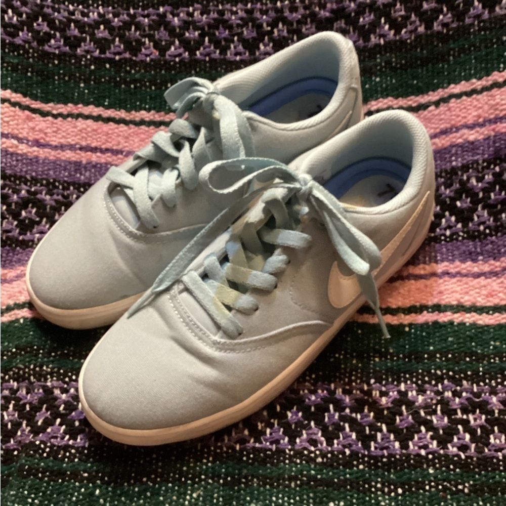 Nike Light Blue Dirt W Sb Check Solar Cnvs -SZ 7.5
H4